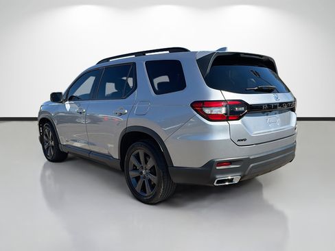 Used 2023 Honda Pilot Sport image 3