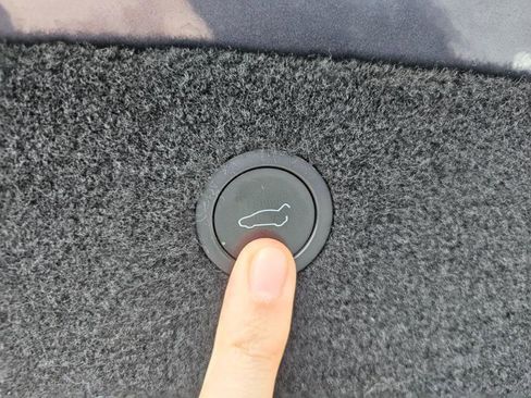 Used 2023 Tesla Model X image 82