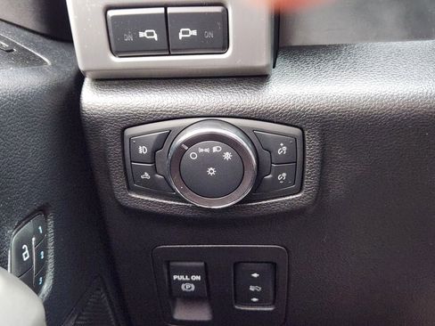 Certified 2019 Ford F150 Platinum w/ Equipment Group 701A Luxury image 27