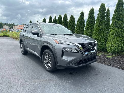 Used 2021 Nissan Rogue S FWD image 2