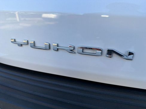 Used 2022 GMC Yukon SLT w/ SLT Luxury Package RWD image 10