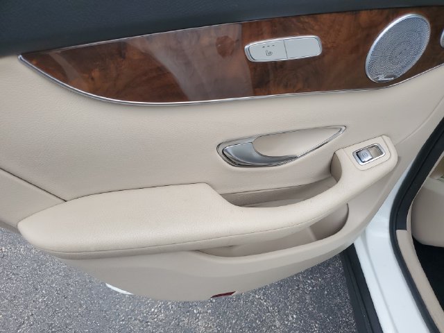 Used 2018 Mercedes-Benz GLC 300 4MATIC image 16