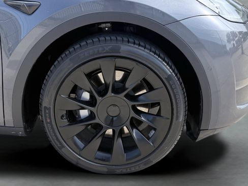 Used 2022 Tesla Model Y Long Range AWD/4WD image 12