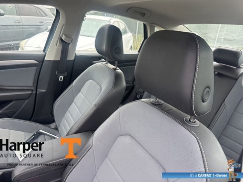 Used 2025 Volkswagen Jetta SE w/ Sunroof Package FWD image 11