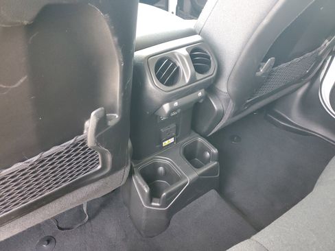 Used 2025 Jeep Wrangler Unlimited Rubicon AWD/4WD image 15
