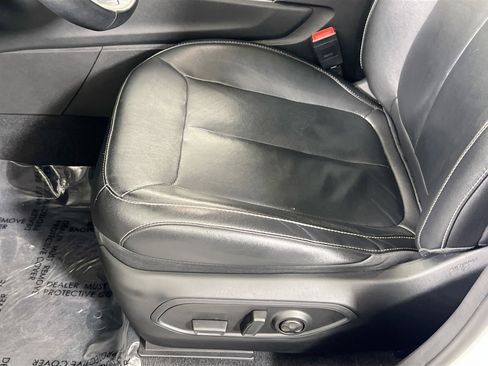 Used 2022 Jeep Grand Cherokee Limited image 19