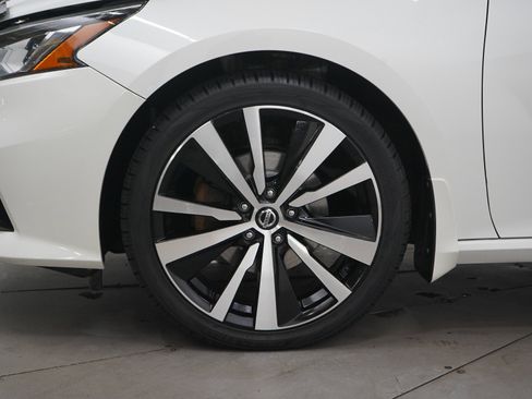 Used 2019 Nissan Altima 2.5 Platinum AWD/4WD image 30