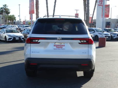 Used 2024 Toyota Grand Highlander XLE image 10