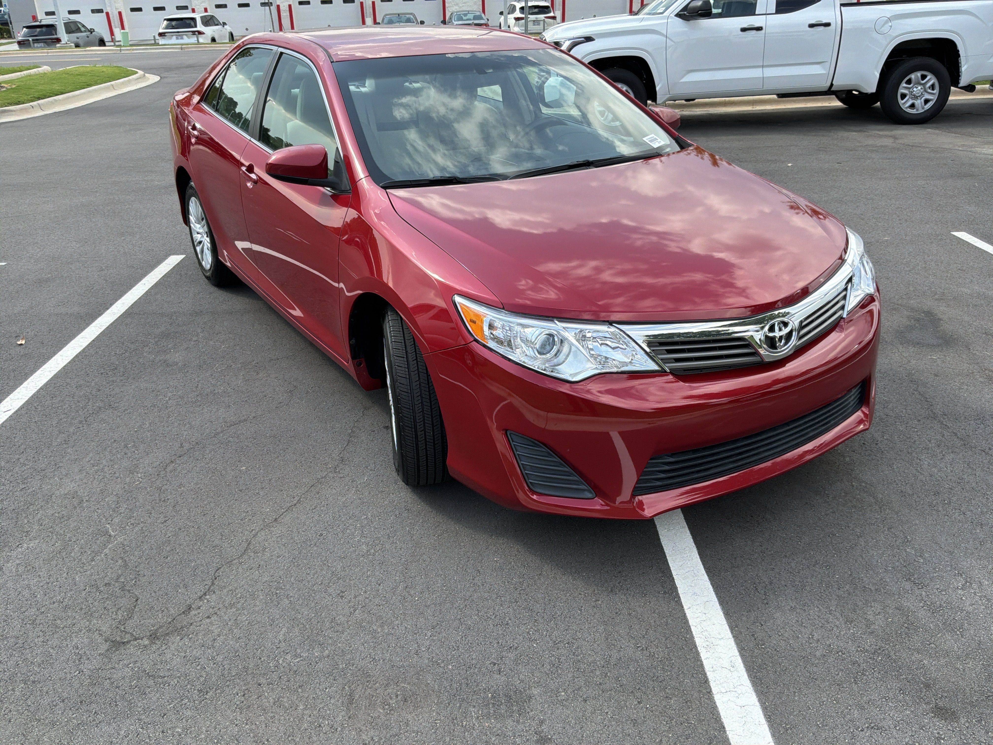 Used 2014 Toyota Camry FWD image 2