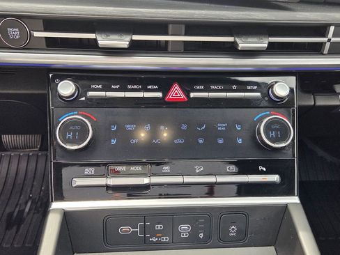 Used 2025 Hyundai Santa Fe Limited AWD/4WD image 21