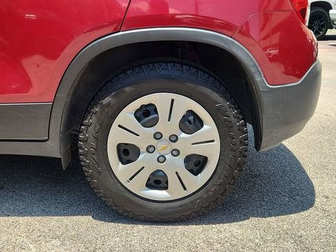 Used 2015 Chevrolet Trax LS FWD image 29
