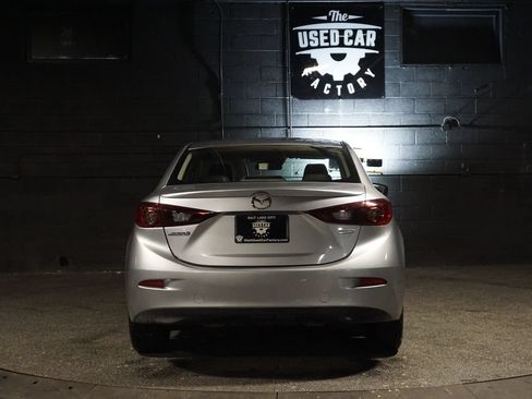 Used 2018 MAZDA MAZDA3 Touring FWD image 5