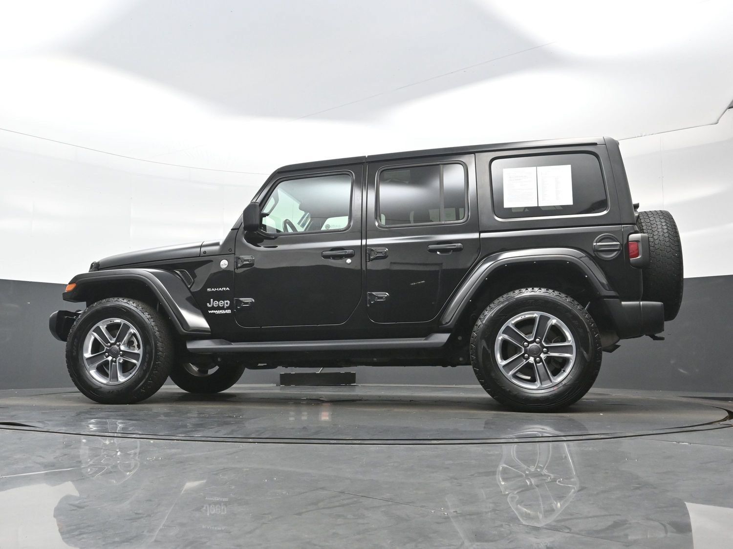 Used 2021 Jeep Wrangler Unlimited Sahara w/ Cold Weather Group AWD/4WD image 27