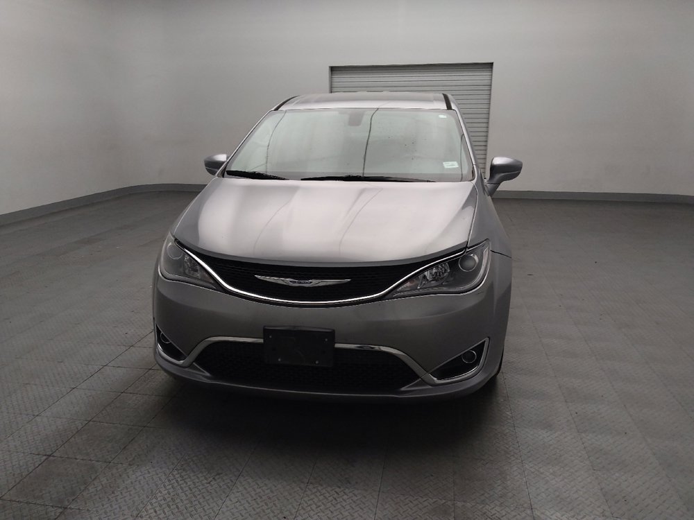 Used 2020 Chrysler Pacifica Touring FWD image 15