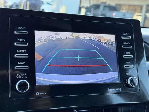 Used 2023 Toyota Camry SE image 4