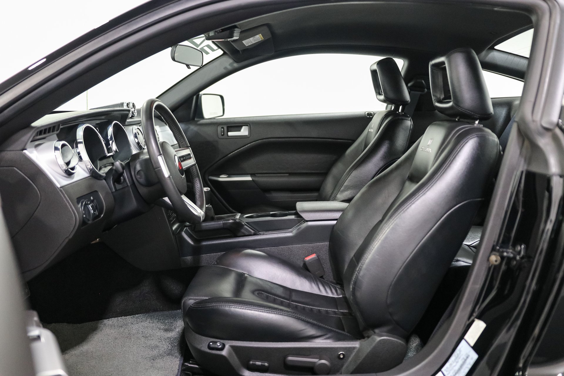 Used 2006 Ford Mustang GT RWD image 14