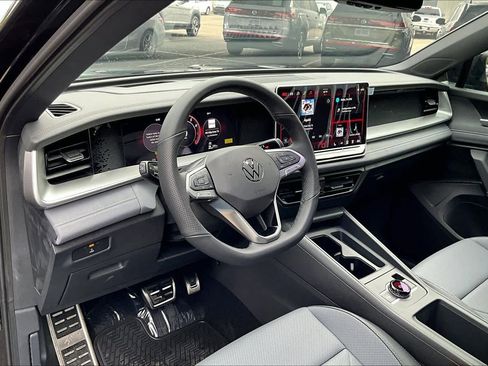 New 2026 Volkswagen Tiguan SE R-Line image 8