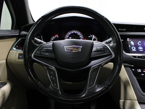 Used 2019 Cadillac XT5 Luxury FWD image 11