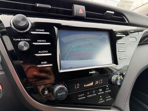 Used 2020 Toyota Camry LE FWD image 17
