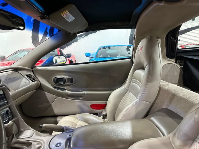 Used 2004 Chevrolet Corvette Coupe w/ Preferred Equipment Group RWD image 13