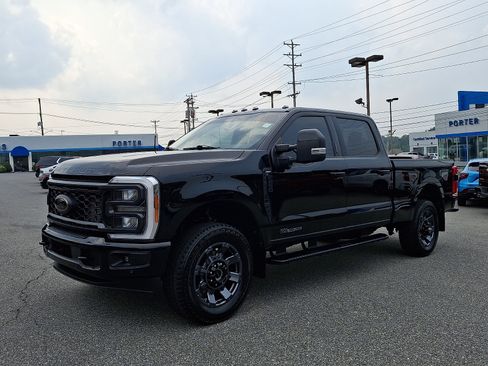 Used 2023 Ford F250 Lariat w/ Lariat Ultimate Package AWD/4WD image 3