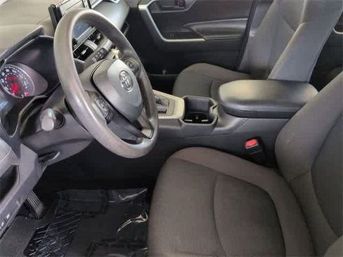 Used 2022 Toyota RAV4 LE image 17