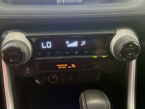 Used 2022 Toyota RAV4 LE image 16