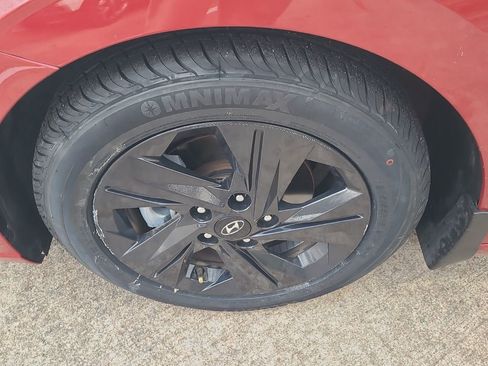 Used 2023 Hyundai Elantra SEL image 10