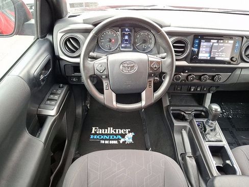 Used 2019 Toyota Tacoma TRD Off-Road image 11