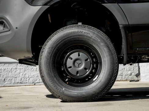 Used 2025 Mercedes-Benz Sprinter 2500 image 4