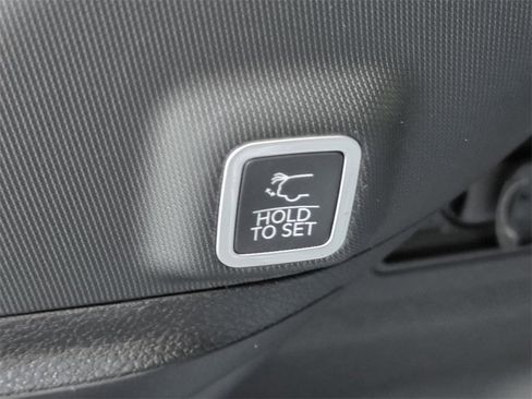 New 2025 Jeep Grand Cherokee Altitude image 12