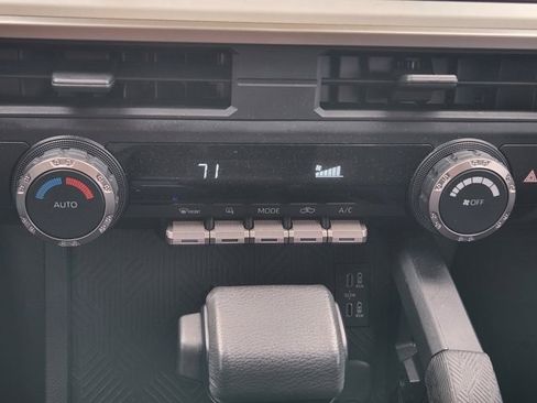 Used 2024 Toyota Tacoma TRD Off-Road image 17