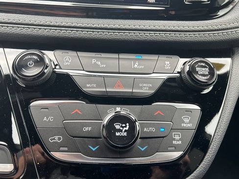 New 2026 Chrysler Pacifica Select image 24