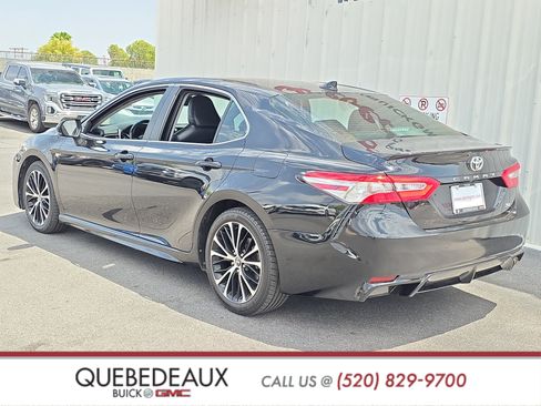 Used 2020 Toyota Camry SE w/ Convenience Package FWD image 5