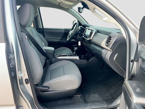 Used 2022 Toyota Tacoma SR5 AWD/4WD image 27