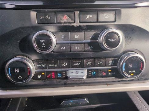 Used 2023 Ford Expedition XLT image 13