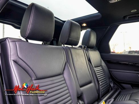 Used 2023 Land Rover Discovery S R-Dynamic image 13