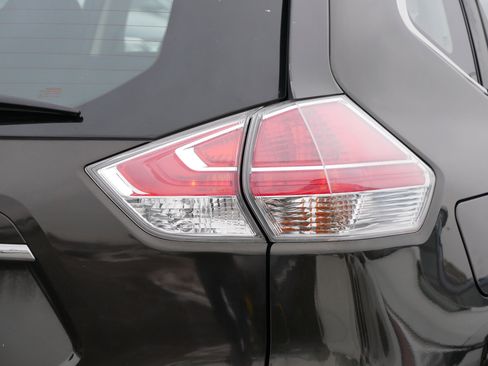 Used 2016 Nissan Rogue S image 17