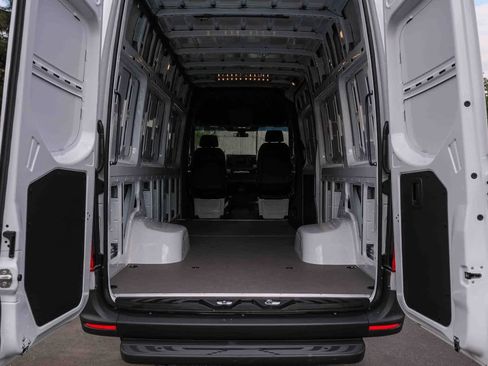 Used 2025 Mercedes-Benz Sprinter 3500 image 26