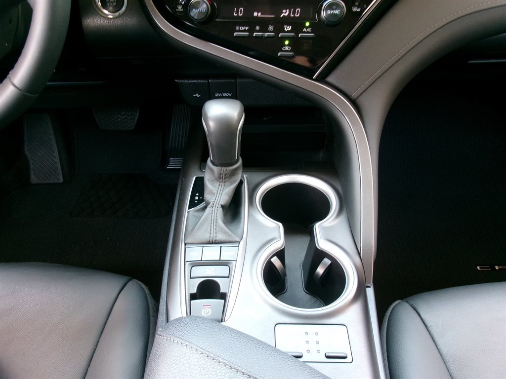 Used 2024 Toyota Camry XLE FWD image 18