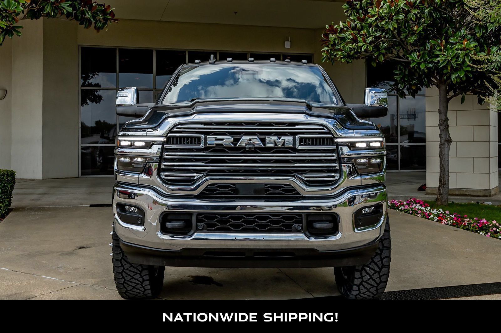 Used 2025 RAM 3500 Laramie AWD/4WD image 4