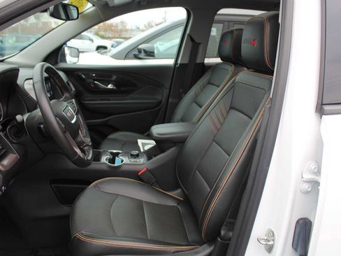 Used 2022 GMC Terrain AT4 image 9