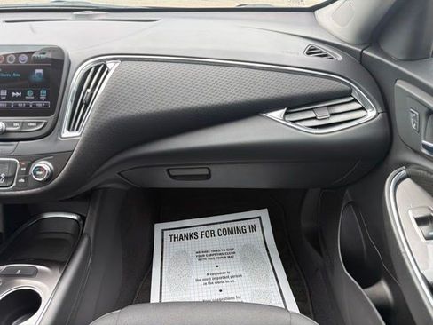 Used 2017 Chevrolet Malibu LT FWD image 21