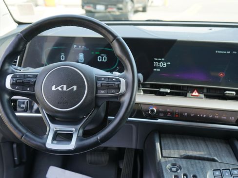 Used 2023 Kia Sportage EX AWD/4WD image 19