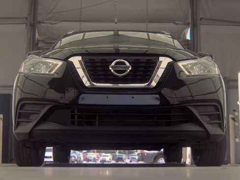 Used 2018 Nissan Kicks SV FWD image 4