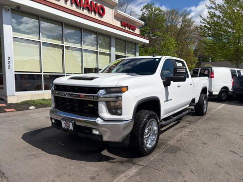 Used 2021 Chevrolet Silverado 2500 LT w/ Convenience Package AWD/4WD image 2