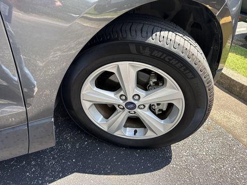 Used 2018 Ford Edge SE FWD image 20