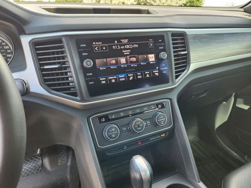 Used 2021 Volkswagen Atlas Cross Sport SE image 25