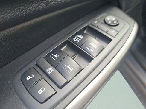 Used 2019 Jeep Cherokee Latitude Plus w/ Comfort/Convenience Group AWD/4WD image 27
