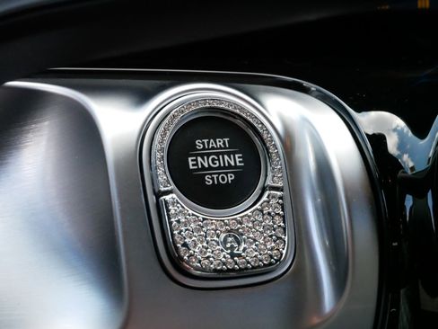 Used 2025 Mercedes-Benz GLB 250 4MATIC image 29